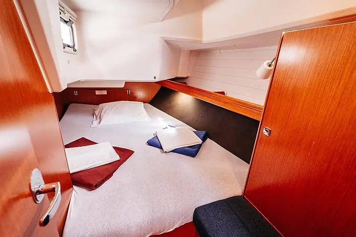 Hire Sailboat Bavaria with a boat licence