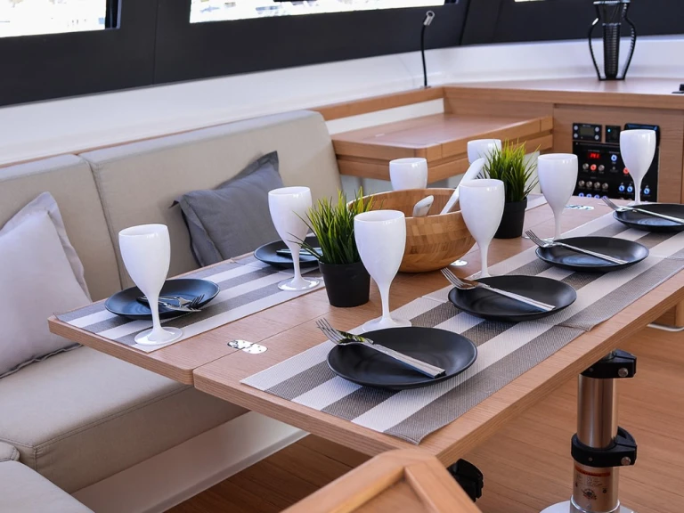 Catamaran to hire Tourlos at the best price