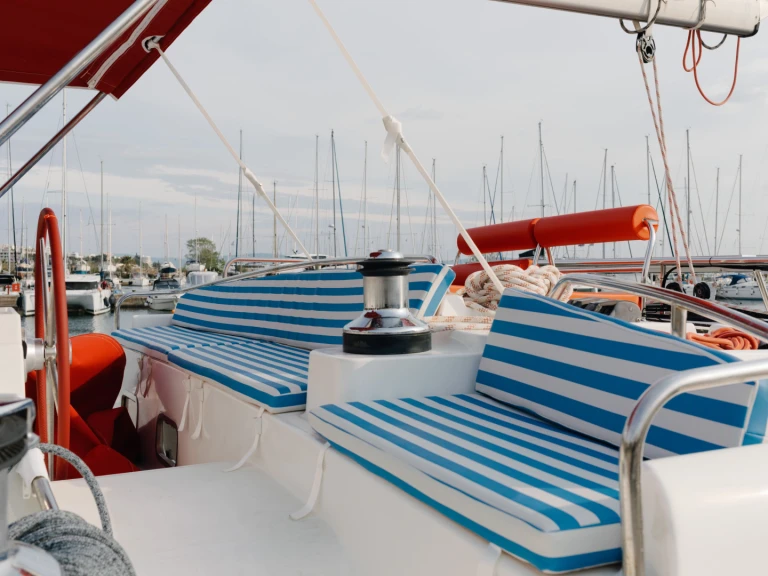 Hire Catamaran Lagoon with a boat licence