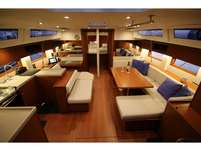 Sailboat hire in Jezera - Bénéteau Oceanis 51.1 First Line