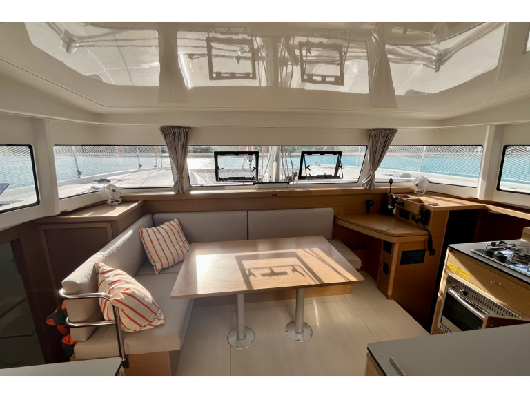 Hire a Excess Excess 11 Papeete