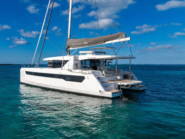 Yacht charter Furnari - Leopard Catamarans / Robertson & Caine Leopard 46 - 5 cab. on SamBoat