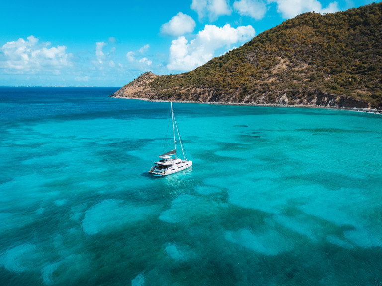 Hire Catamaran Lagoon with a boat licence