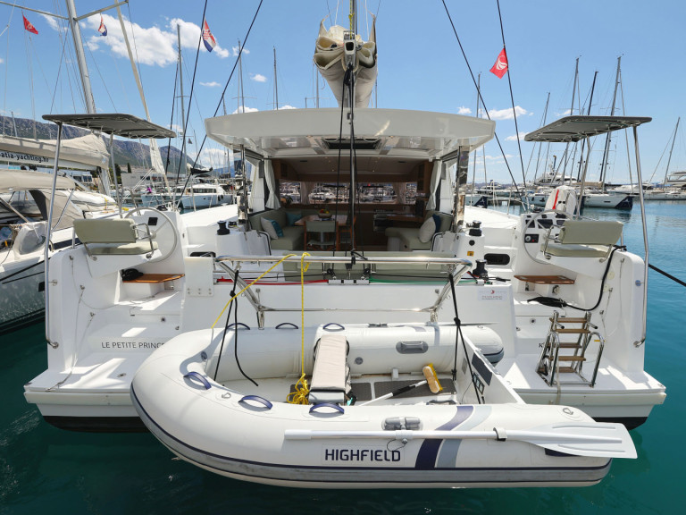 Charter a Bali Bali Catsmart OW - 3 cab. in Kaštela on Samboat