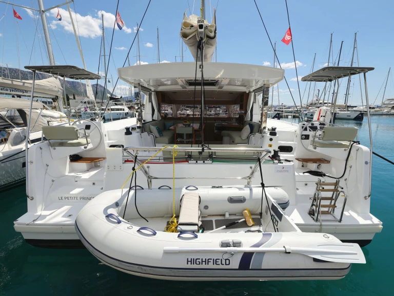 Charter a Bali Bali Catsmart OW - 3 cab. in Kaštela on Samboat