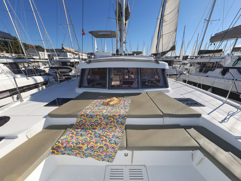 Hire a Bali Bali Catspace Voile Šibenik