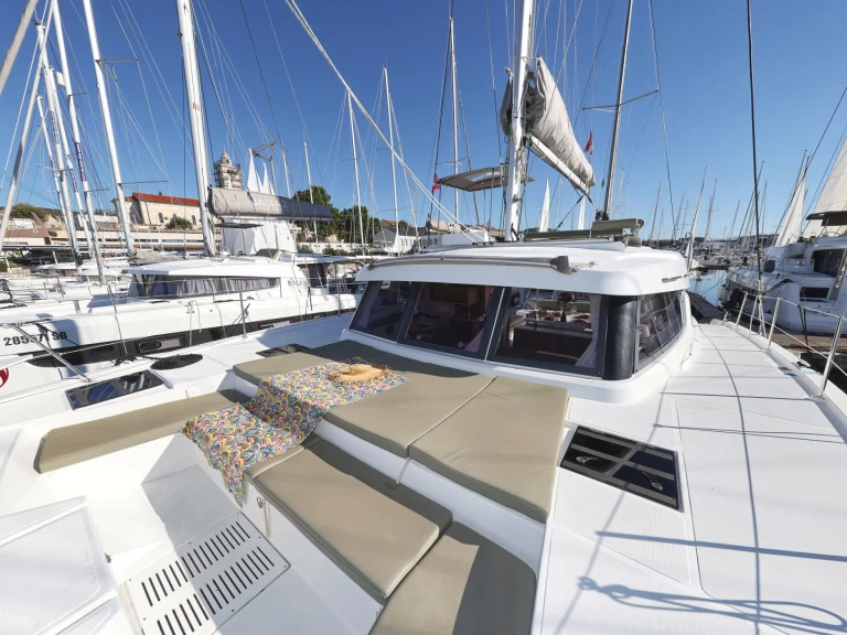 Yacht hire Šibenik cheap Bali Catspace Voile