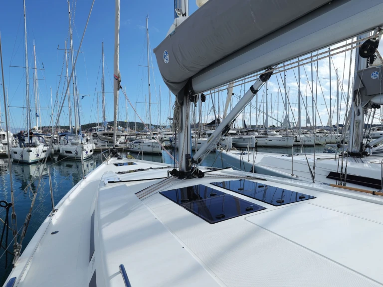 Hire a Hanse Hanse 455 Seget Donji