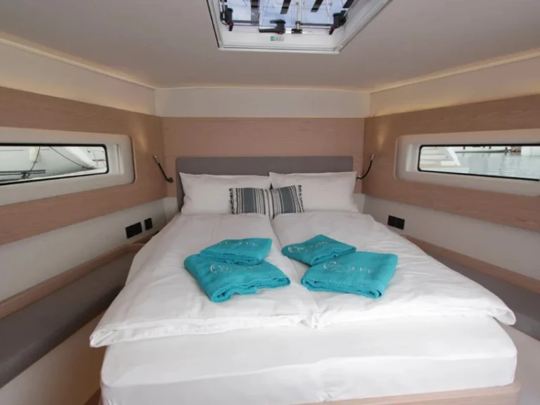 Sailboat hire in Lávrio - Bénéteau First 53