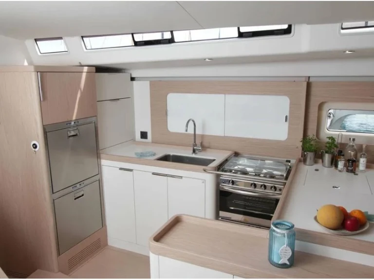 Charter a Bénéteau First 53 in Lávrio on Samboat