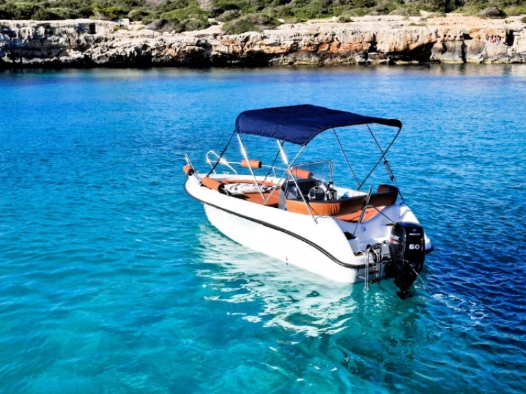 Hire Motorboat Polyester Yacht with a boat licence