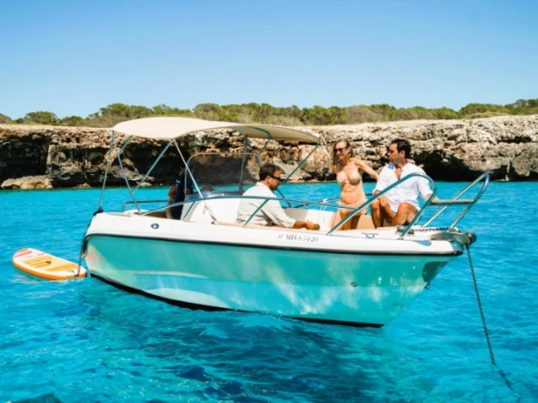 Hire Motorboat Polyester Yacht with a boat licence