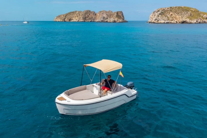 Motorboat hire in Club Nàutic Santa Ponsa - AQUA 515