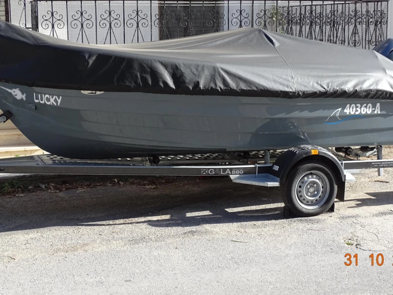 Motorboat to hire Parálio Ástros at the best price