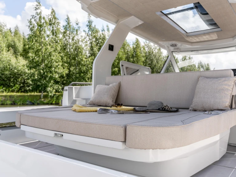 Yacht hire Spain cheap Quarken 35