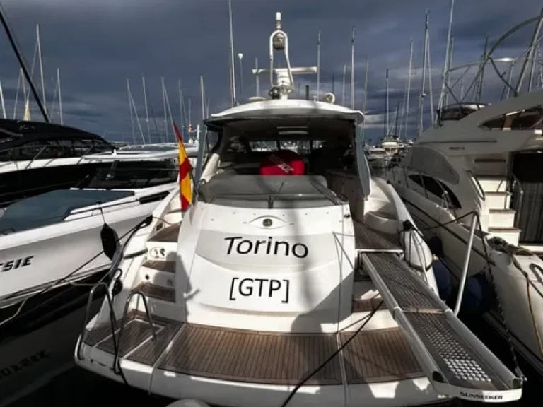 Charter a Sunseeker Portofino 53 in Torrevieja on Samboat