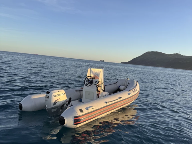 Hire RIB sportis with a boat licence