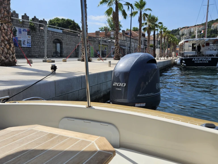 Hire Motorboat NAVAL with a boat licence