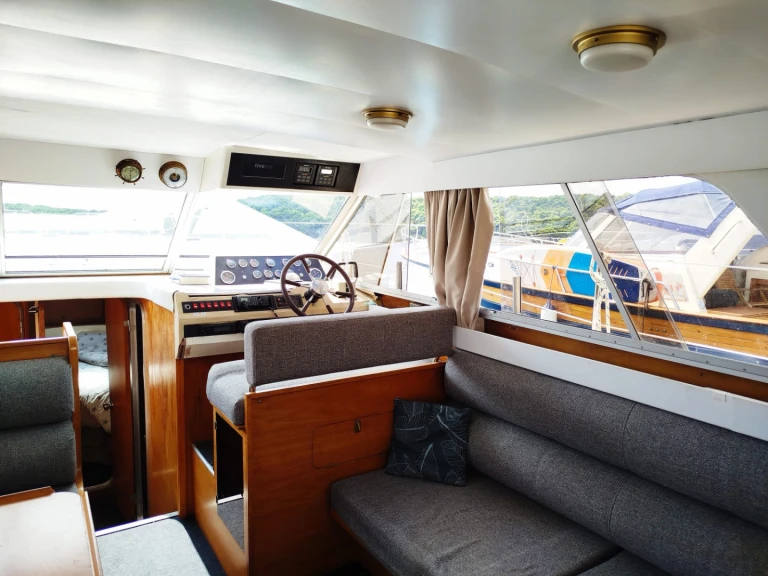 Hire Luxury Yacht Princess with a boat licence