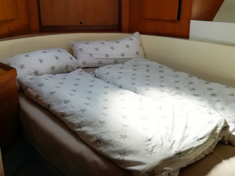 Princess Princess 35 Fly charter bareboat or skippered in  Mali Lošinj