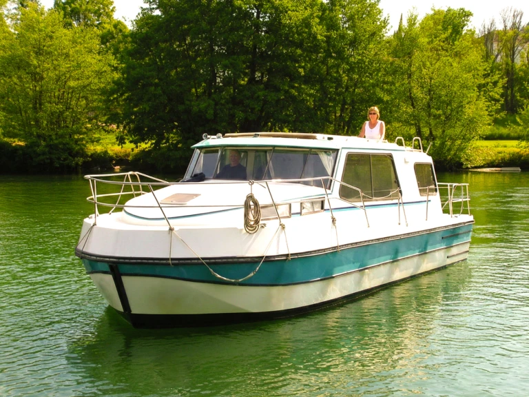 Motorboat to hire Sireuil at the best price