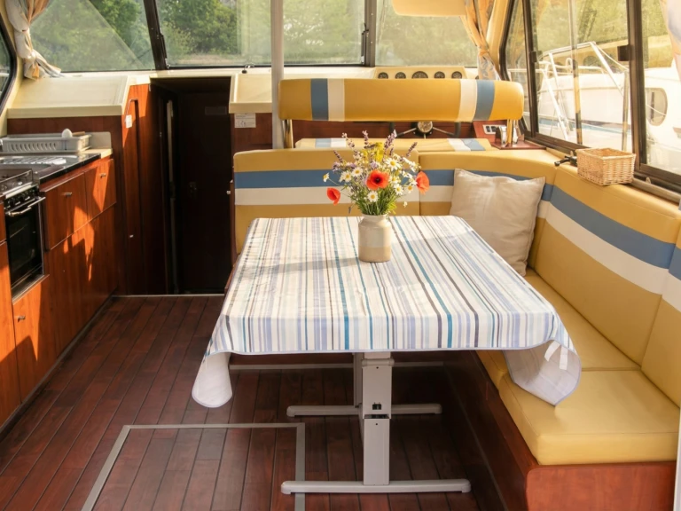 Nicols Yacht Nicols Sedan 1310 charter bareboat or skippered in  Amieira