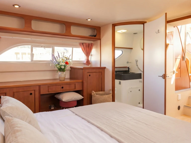 Yacht charter Saint-Léger-sur-Dheune - Pénichette Europa E.400 on SamBoat