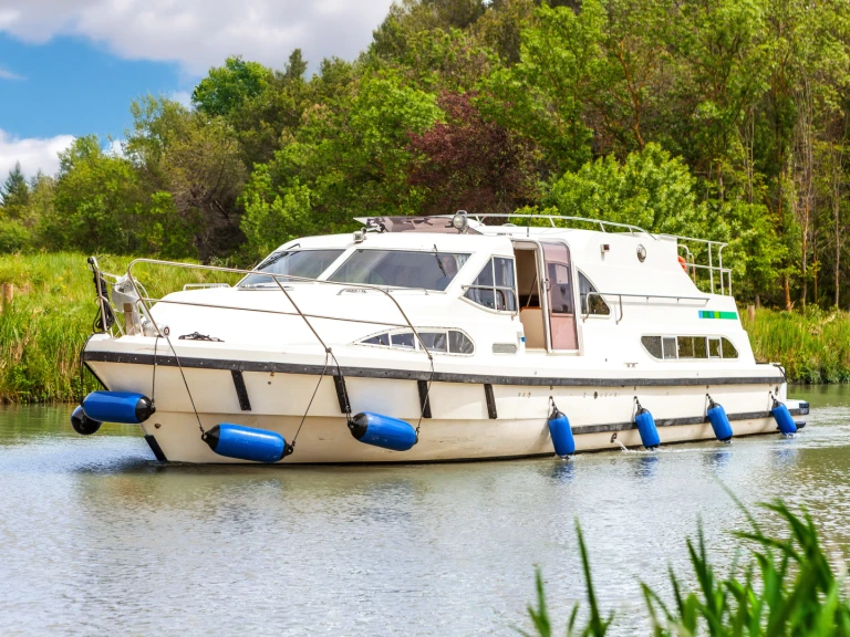 Motorboat hire in Fürstenberg - Pénichette Europa E.600