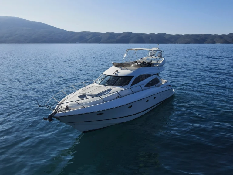 Yacht hire Himarë cheap Manhattan 56