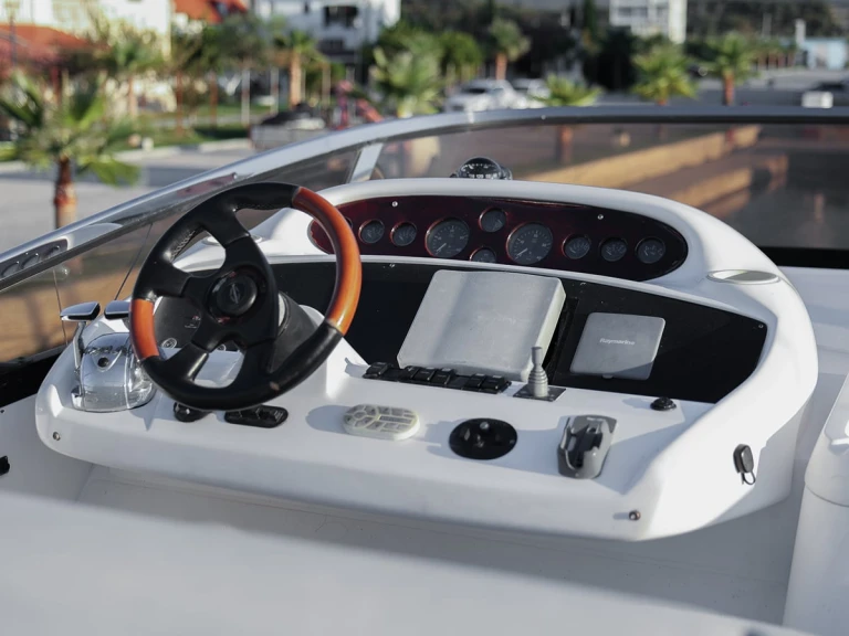 Hire Luxury Yacht with or without skipper Sunseeker Himarë