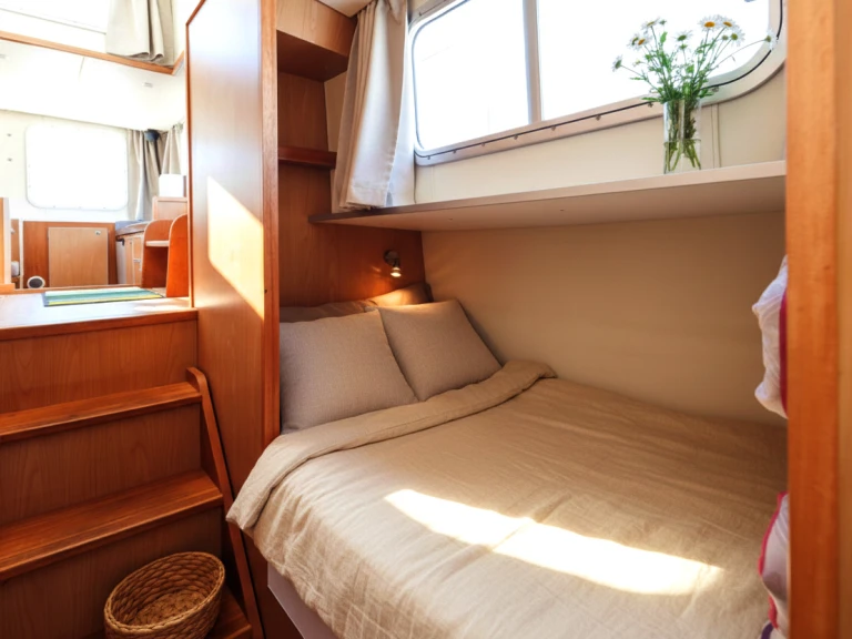 Hire Canal boat Pénichette with a boat licence