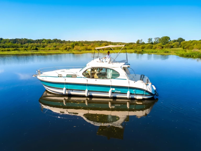 Yacht charter Tokaj - Nicols Yacht Nicols Estivale Quattro B on SamBoat
