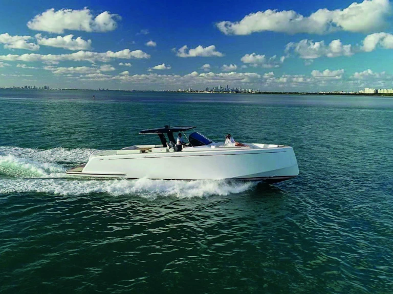 Charter a Pardo Yachts Pardo 50 in Torre Annunziata on Samboat