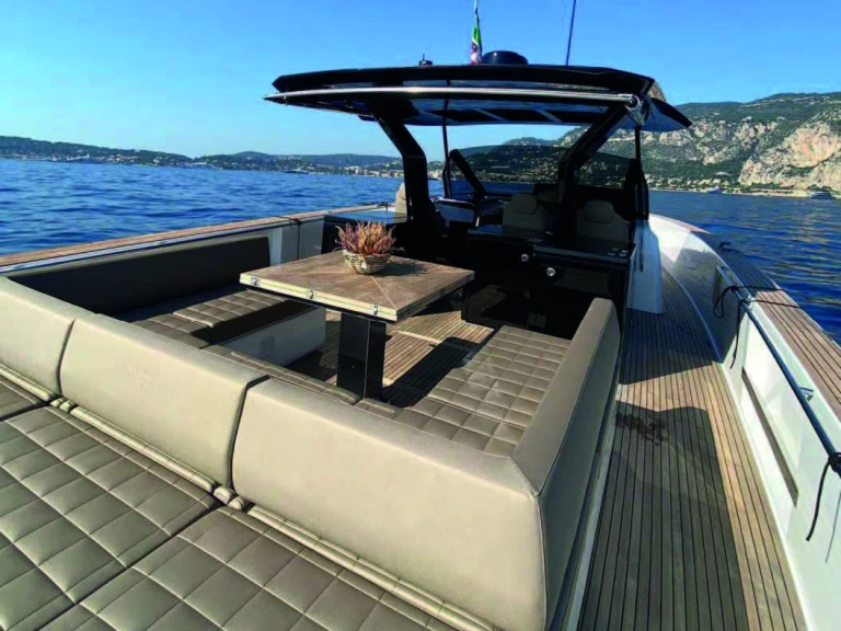 Hire a Pardo Yachts Pardo 50 Torre Annunziata