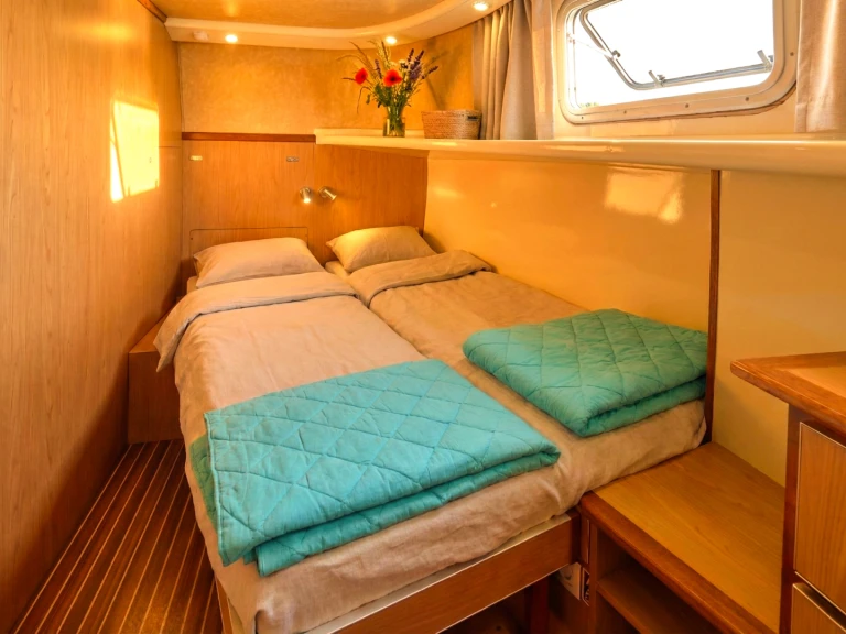 Yacht hire Lattes cheap Pénichette 1020 FB