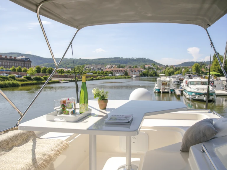 Nicols Yacht Nicols Quattro Fly C charter bareboat or skippered in  Saverne
