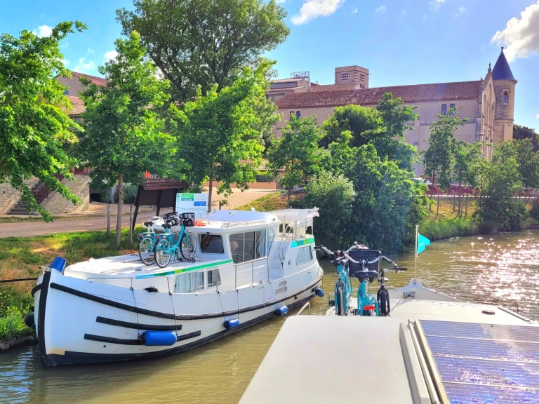 Yacht hire Lattes cheap Pénichette 1022 FB