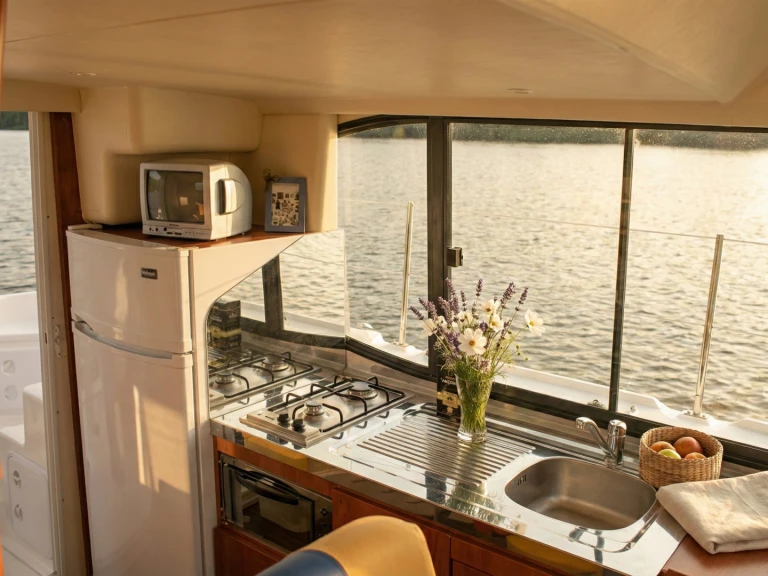 Motorboat hire in Amieira - Nicols Yacht Nicols Estivale Duo
