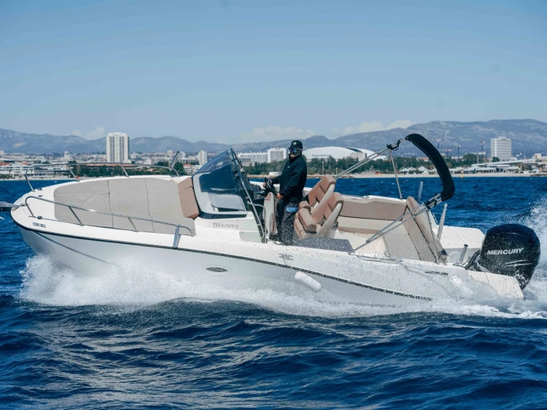 Yacht hire Marseille cheap Activ 755 Sundeck
