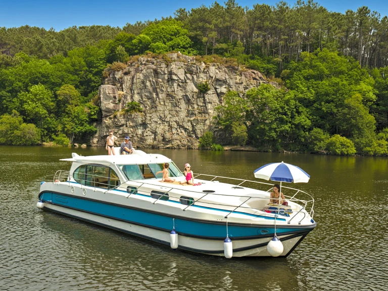 Charter a Nicols Yacht Nicols Estivale Octo in Cahors on Samboat