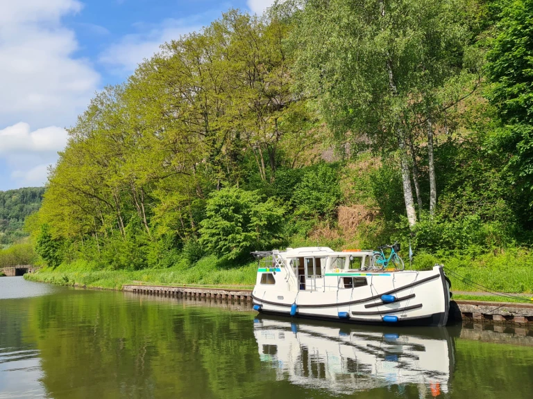 Charter a Pénichette Pénichette 1020 FB in Bram on Samboat