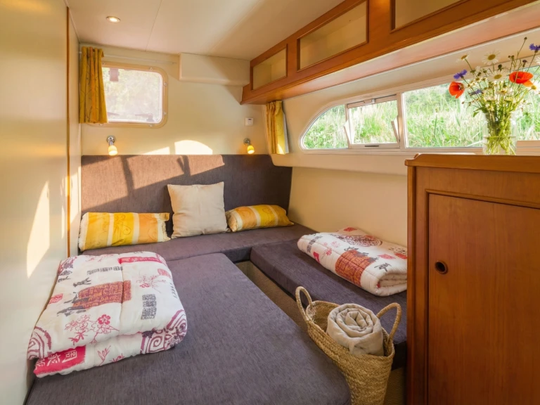 Charter a Pénichette Europa E.600 in Fürstenberg on Samboat