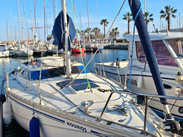 Hire a Jeanneau Fantasia 27 Gruissan