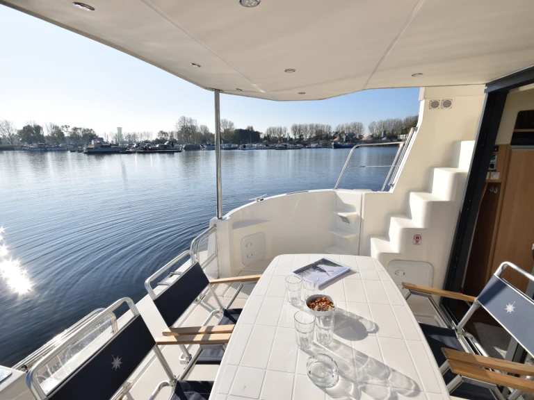 Nicols Yacht Nicols Octo Fly charter bareboat or skippered in  Kerkdriel