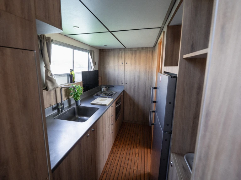 Hire Canal boat Pénichette with a boat licence