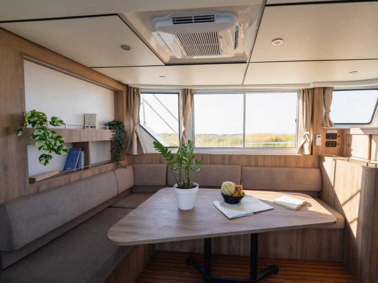 Hire Canal boat with or without skipper Pénichette Montesquieu-Lauragais