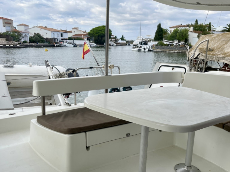 Catamaran to hire Roses at the best price