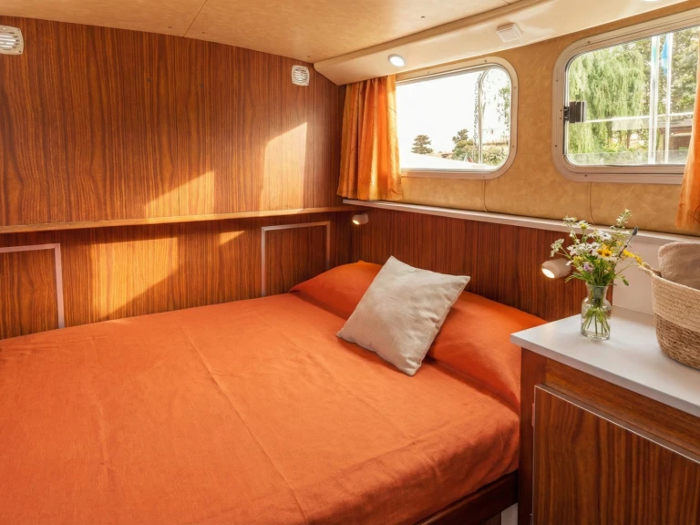 Pénichette Pénichette 1107 W charter bareboat or skippered in  Corbigny