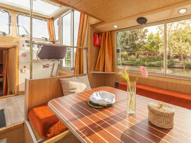 Yacht charter Lattes - Pénichette Pénichette 1107 W on SamBoat