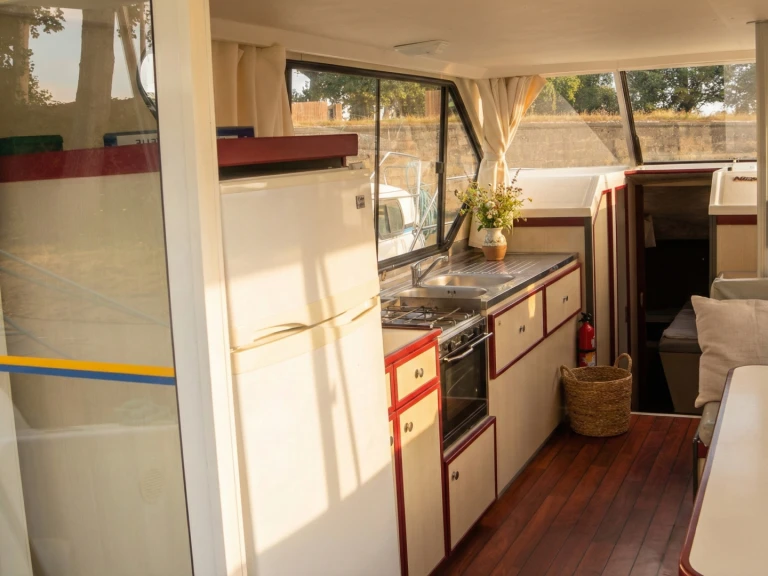 Yacht charter Joigny - Nicols Yacht Nicols Sedan 1000 on SamBoat